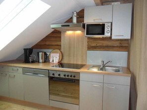 Loft, 1 Bedroom | Private kitchen | Fridge, microwave, oven, dishwasher - Landhaus in der Irlau (Sankt Englmar)