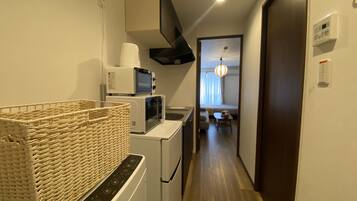 冰箱、微波炉、炉灶、厨具/餐具