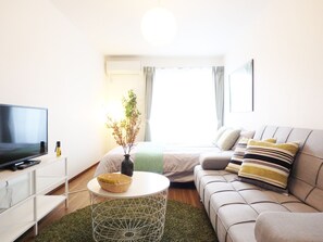 スーペリア ダブルルーム | 客室ごとに異なる装飾、デスク、遮光カーテン、アイロン / アイロン台