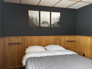 5 bedrooms, iron/ironing board, travel cot, WiFi