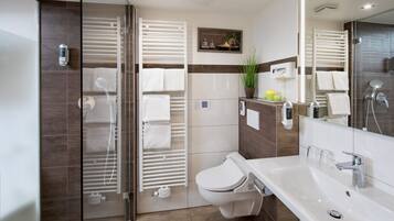Business Double Room | Bathroom