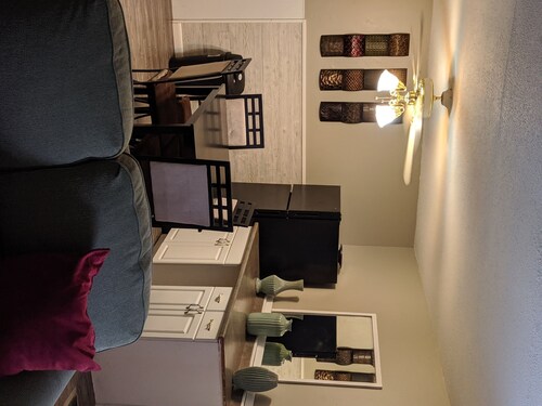 Cozy 2bd w WiFi and Private Entry