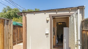 Exterior - Cute Studio in Concord, Near Bart (Concord)
