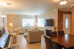 TV - Charming 3-bedroom in East Palo Alto (Palo Alto)