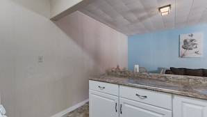 Private kitchen - Cozy, Private 1-bedroom in Hayward (Hayward)