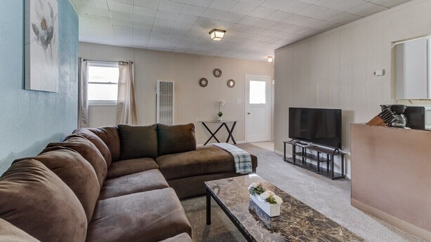 Living room - Cozy, Private 1-bedroom in Hayward (Hayward)