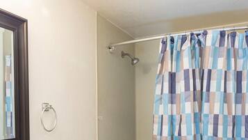 Apartment (Cozy Studio in Concord, near BART) | Bathroom