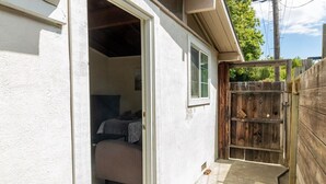 Apartment (Cozy Studio in Concord, near BART) | Balcony - Cozy Studio in Concord, Near Bart (Concord)