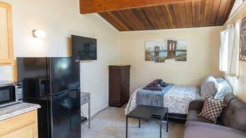 Apartment (Cozy Studio in Concord, near BART) | Free WiFi