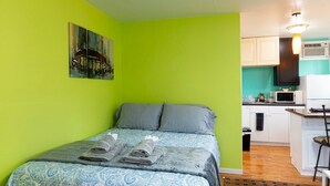 House (Bright Studio in Concord, near BART)