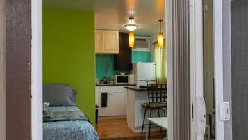 House (Bright Studio in Concord, near BART) | Free WiFi