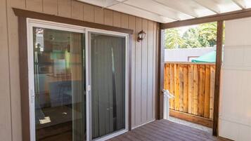 House (Bright Studio in Concord, near BART) | Balcony