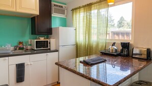 House (Bright Studio in Concord, near BART) | Private kitchen