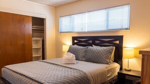 アパートメント (Comfortable and Clean 2-Bedroom in Sa) | 2 室のベッドルーム、デスク、WiFi (無料)