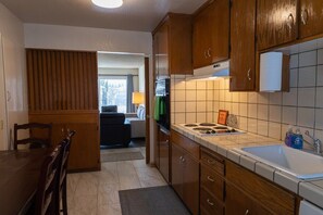 Apartment (Comfortable and Clean 2-Bedroom in Sa) | Private kitchen