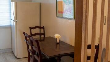 Apartment (Comfortable and Clean 2-Bedroom in Sa) | Private kitchen