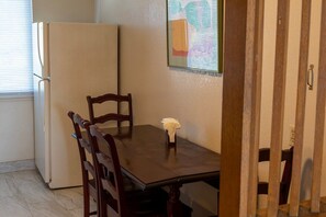 Apartment (Comfortable and Clean 2-Bedroom in Sa) | Private kitchen | Fridge, microwave, dishwasher, coffee/tea maker - Comfortable and Clean 2-bedroom in Santa Clara (Santa Clara)