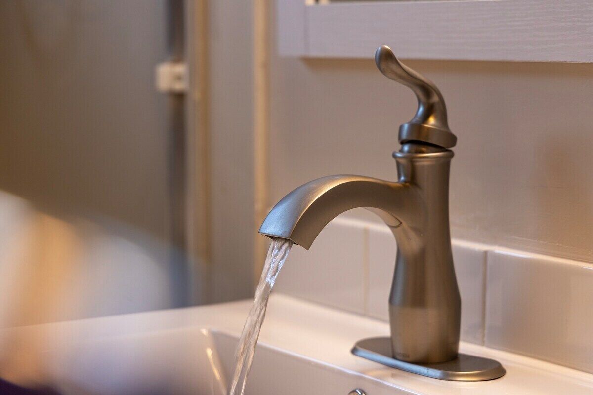 Apartment (Comfortable and Clean 2-Bedroom in Sa) | Bathroom