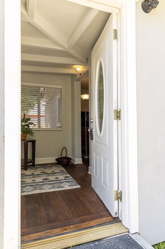 Cozy 2-bedroom in the Heart of Redwood City