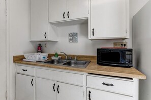 Apartment (Cozy 2Br/1Ba Near SJSU and Airport) | Private kitchen | Fridge, microwave, coffee/tea maker, cookware/dishes/utensils