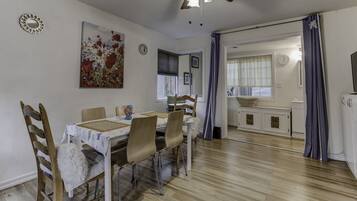 1 kamar tidur, meja kerja, dan Wi-Fi gratis