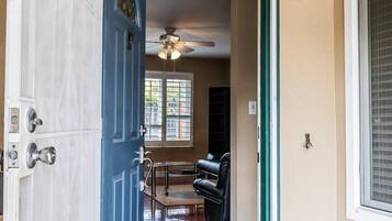 Rumah (Beautiful Single Family Home in Union) | Eksterior