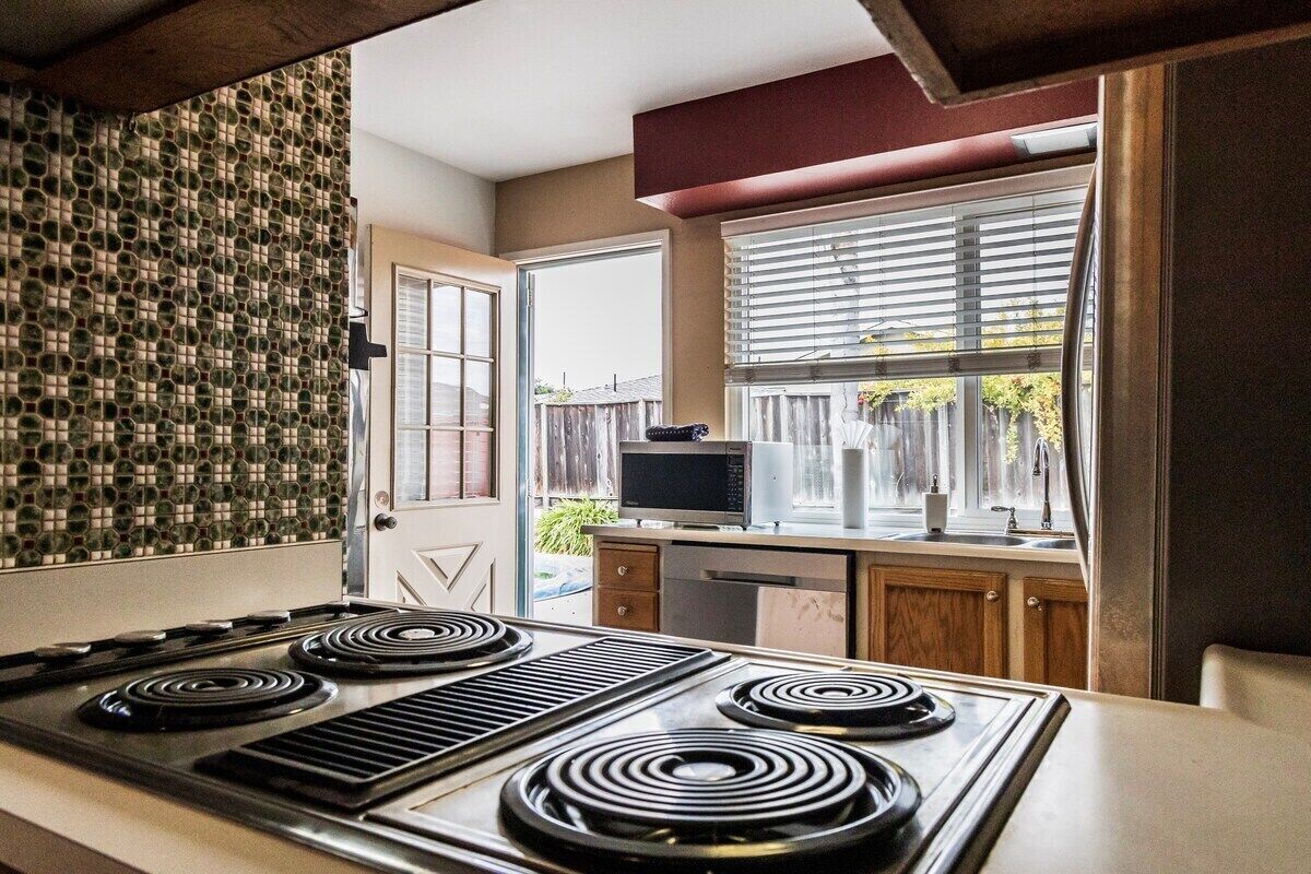 House (Beautiful Single Family Home in Union) | Private kitchen | Fridge, microwave, dishwasher, coffee/tea maker