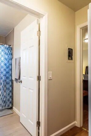 Apartment (Comfy 1-Bedroom in Santa Clara, near ) | Bathroom