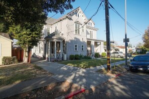 อพาร์ทเมนท์ (Sunny Studio Near Downtown San Jose) | บริเวณภายนอก