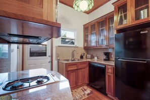 Apartment (Sunny Studio Near Downtown San Jose) | Private kitchen | Fridge, microwave, dishwasher, coffee/tea maker