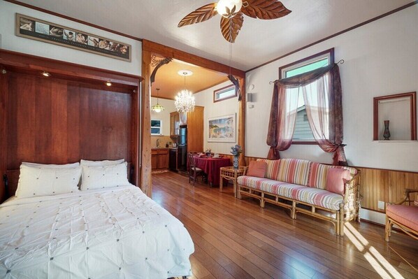 Apartment (Sunny Studio Near Downtown San Jose) | Desk, free WiFi