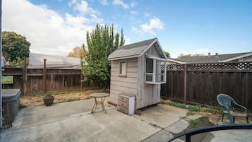 Apartment (Sunny Studio Near Downtown San Jose) | Balcony