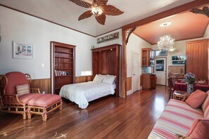 อพาร์ทเมนท์ (Sunny Studio Near Downtown San Jose) | โต๊ะทำงาน, Wi-Fi ฟรี