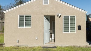 Rumah (Cozy 1-Bedroom in  Richmond) | Eksterior