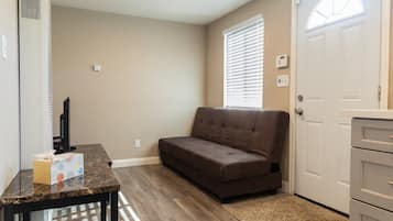 House (Cozy 1-Bedroom in Richmond) | Living room | TV