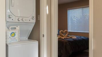 House (Cozy 1-Bedroom in Richmond) | 1 bedroom, free WiFi