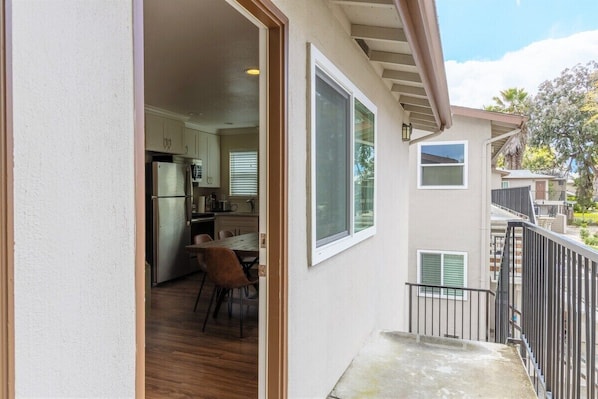 Departamento (Modern, Private 1-Bedroom in Silicon ) | Exterior