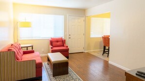 Apartment (1-Bedroom in Silicon Valley, near SJ ) | Living room - 1-bedroom in Silicon Valley, Near SJ Airport (Santa Clara)