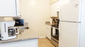 Apartment (1-Bedroom in Silicon Valley, near SJ ) | Private kitchen | Fridge, microwave, coffee/tea maker, cookware/dishes/utensils
