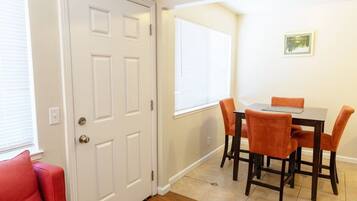 Apartment (1-Bedroom in Silicon Valley, near SJ ) | 1 bedroom, desk, free WiFi