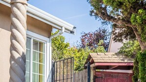 Unclassified image, 5 of 11, button - Charming Studio in Hayward (Hayward)