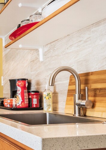 Charming Studio in Hayward