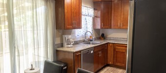 Bright 3-bedroom in Hayward, Very Close to Bart
