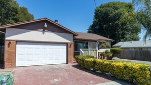 Exterior - Bright 3-bedroom in Hayward, Very Close to Bart (Hayward)