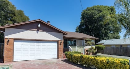 Bright 3-bedroom in Hayward, Very Close to Bart