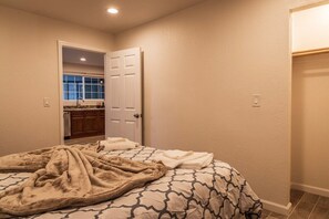 House (Spacious Four Bedroom In Concord) | 4 bedrooms, desk, free WiFi