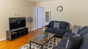 Living room - Charming, Modern 1-bedroom in San Jose (San Jose)