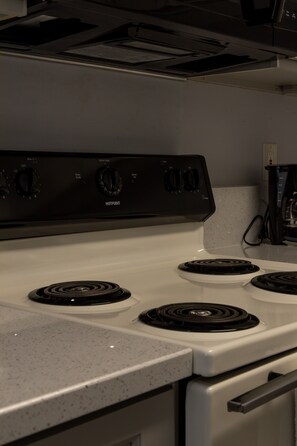 Fridge, microwave, dishwasher, coffee/tea maker - Updated and Clean 2-bedroom in San Jose (San Jose)