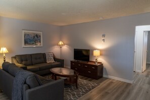 TV - Updated and Clean 2-bedroom in San Jose (San Jose)