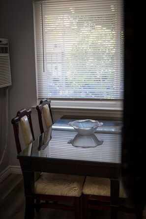 Dining - Updated and Clean 2-bedroom in San Jose (San Jose)